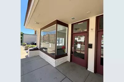 116 Calhoun Street E, Woodstock, IL 60098 - Photo 2