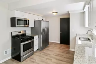 3133 W 101st St, Evergreen Park, IL 60805 - Photo 2