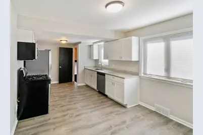 3133 W 101st Street, Evergreen Park, IL 60805 - Photo 4