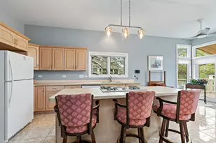 3 Sunvalley Ct, Lake in the Hills, IL 60156 - Photo 8