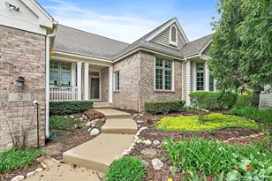 3 Sunvalley Ct, Lake in the Hills, IL 60156 - Photo 2