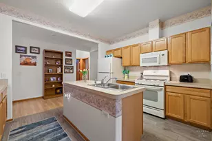 110 Jockey Ct, Grayslake, IL 60030 - Photo 4