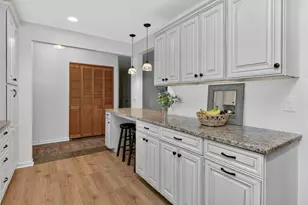 6812 Woodridge Dr, Woodridge, IL 60517 - Photo 12