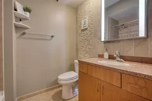900 Lee St, Des Plaines, IL 60016 - Photo 24