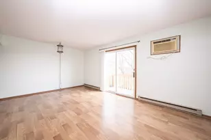 218 Madison St, Joliet, IL 60435 - Photo 6