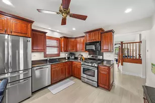547 Newberry Dr, Elk Grove Village, IL 60007 - Photo 12