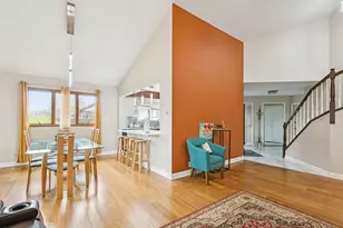 1766 Pebble Beach Dr, Hoffman Estates, IL 60169 - Photo 4