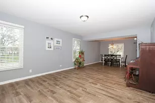 697 Gardenia Ln, Bartlett, IL 60103 - Photo 2