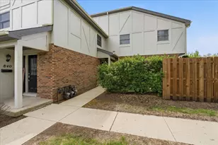 842 Bristol Dr, Barrington, IL 60010 - Photo 8