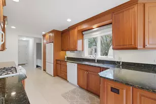 955 Summit Dr, Deerfield, IL 60015 - Photo 10