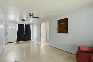 1000 N Bluebonnet Ln, Hoffman Estates, IL 60169 - Photo 4