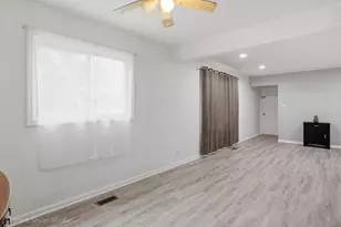 1000 N Bluebonnet Ln, Hoffman Estates, IL 60169 - Photo 10