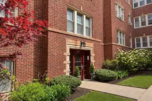 242 S Maple Ave, Oak Park, IL 60302 - Photo 2