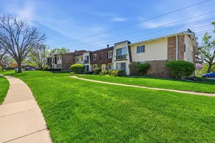 6818 Roberts Dr, Woodridge, IL 60517 - Photo 40