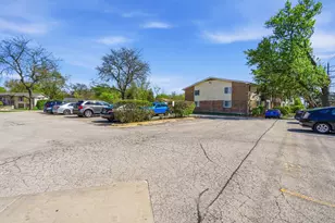 6818 Roberts Dr, Woodridge, IL 60517 - Photo 38