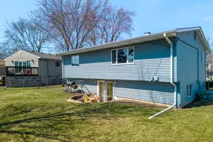 225 E Lincoln Ave, Glendale Heights, IL 60139 - Photo 20