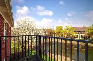 1002 Kensington Dr, Northbrook, IL 60062 - Photo 2