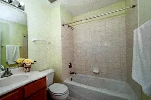 1002 Kensington Dr, Northbrook, IL 60062 - Photo 6