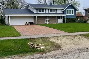 615 E Turner Ave, Roselle, IL 60172 - Photo 2