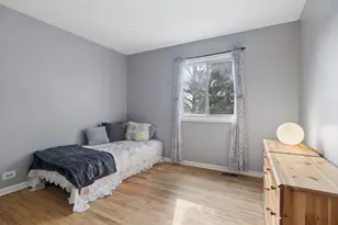 933 S Iowa Ave, Addison, IL 60101 - Photo 12