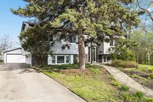 933 S Iowa Ave, Addison, IL 60101 - Photo 2