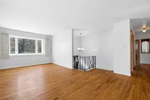 933 S Iowa Ave, Addison, IL 60101 - Photo 6