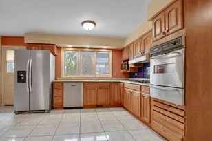 18751 Kings Rd, Homewood, IL 60430 - Photo 12