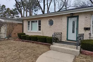 9741 Kildare Ave, Skokie, IL 60076 - Photo 2