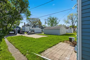 1908 24th St, Moline, IL 61265 - Photo 28
