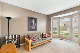 4077 Stratford Ln, Carpentersville, IL 60110 - Photo 4