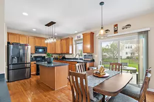 4077 Stratford Ln, Carpentersville, IL 60110 - Photo 8