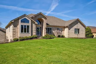 7819 Loch Glen Dr, Lakewood, IL 60014 - Photo 2
