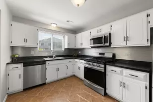 9E Fernwood Dr, Bolingbrook, IL 60440 - Photo 8