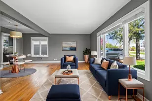 627 E Davis St, Arlington Heights, IL 60005 - Photo 2
