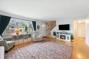 575 Jamison Ln, Hoffman Estates, IL 60169 - Photo 4