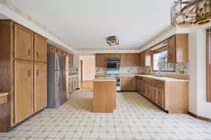 1274 Biscayne Dr, Elk Grove Village, IL 60007 - Photo 10