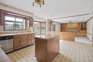 1274 Biscayne Dr, Elk Grove Village, IL 60007 - Photo 8
