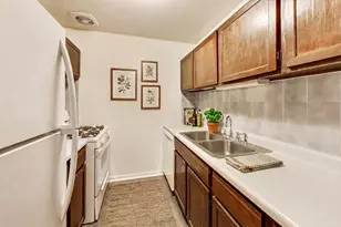 2A E Dundee Quarter Dr, Palatine, IL 60074 - Photo 6