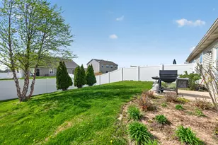 696 Vine St, Hampshire, IL 60140 - Photo 12