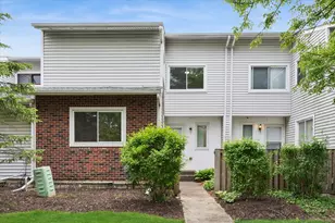 16 Wintergreen Ct, Woodridge, IL 60517 - Photo 1