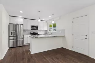 16 Wintergreen Ct, Woodridge, IL 60517 - Photo 8