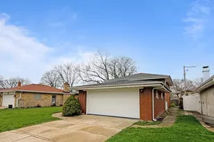 1118 E 169th St, South Holland, IL 60473 - Photo 2