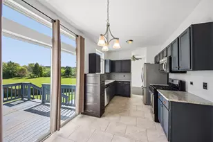 254 W Holly Ct, Round Lake, IL 60073 - Photo 6