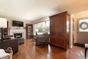 348 N Schiller St, Palatine, IL 60067 - Photo 4