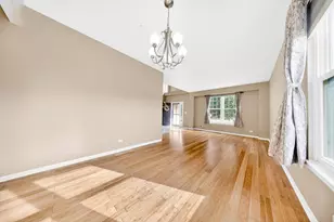 1249 Mallard Ln, Hoffman Estates, IL 60192 - Photo 4