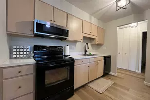 1405 E Central Rd, Arlington Heights, IL 60005 - Photo 4