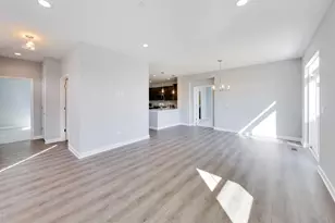 270 Masters Dr, Addison, IL 60101 - Photo 4