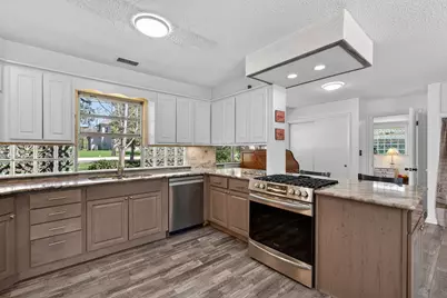 1931 Oakwood Road, Northbrook, IL 60062 - Photo 10