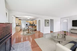 1426 N Harrison St, Algonquin, IL 60102 - Photo 8