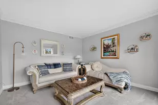39W480 Abbey Glen Ct, Saint Charles, IL 60175 - Photo 8